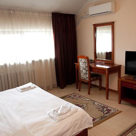 Qazybek Hotel Алмати Екстер'єр фото