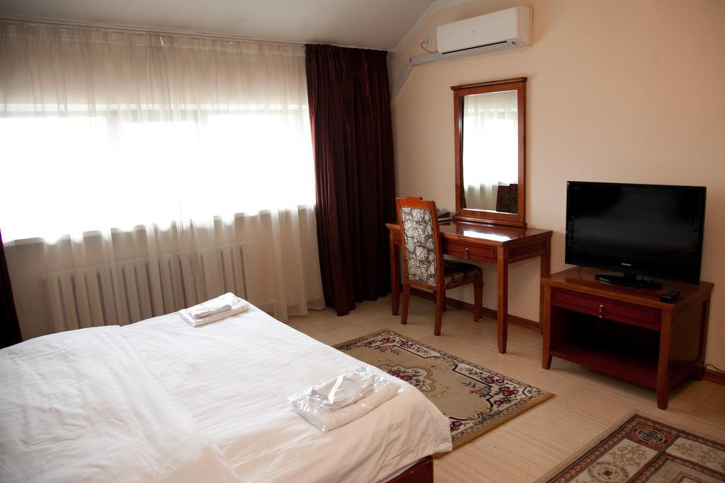Qazybek Hotel Алмати Екстер'єр фото