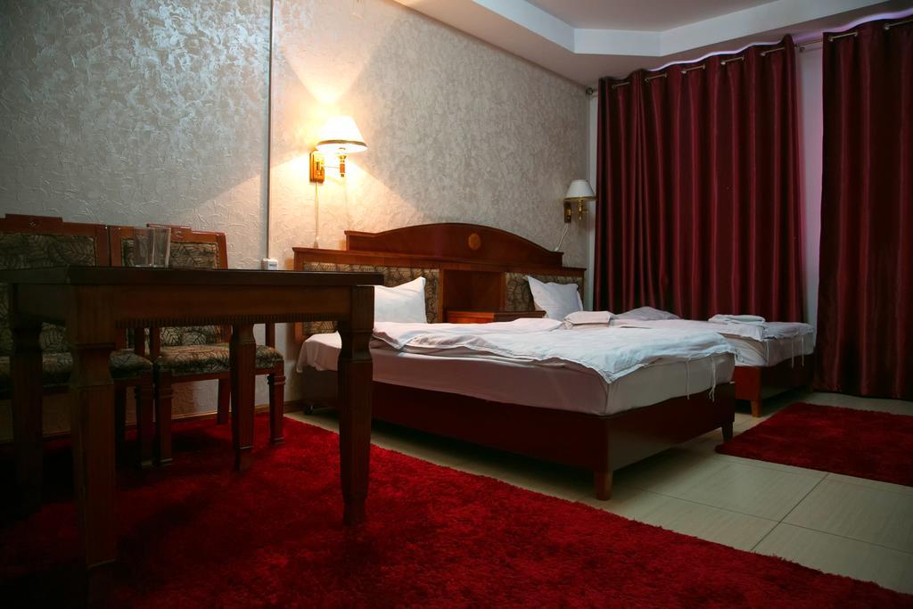 Qazybek Hotel Алмати Екстер'єр фото