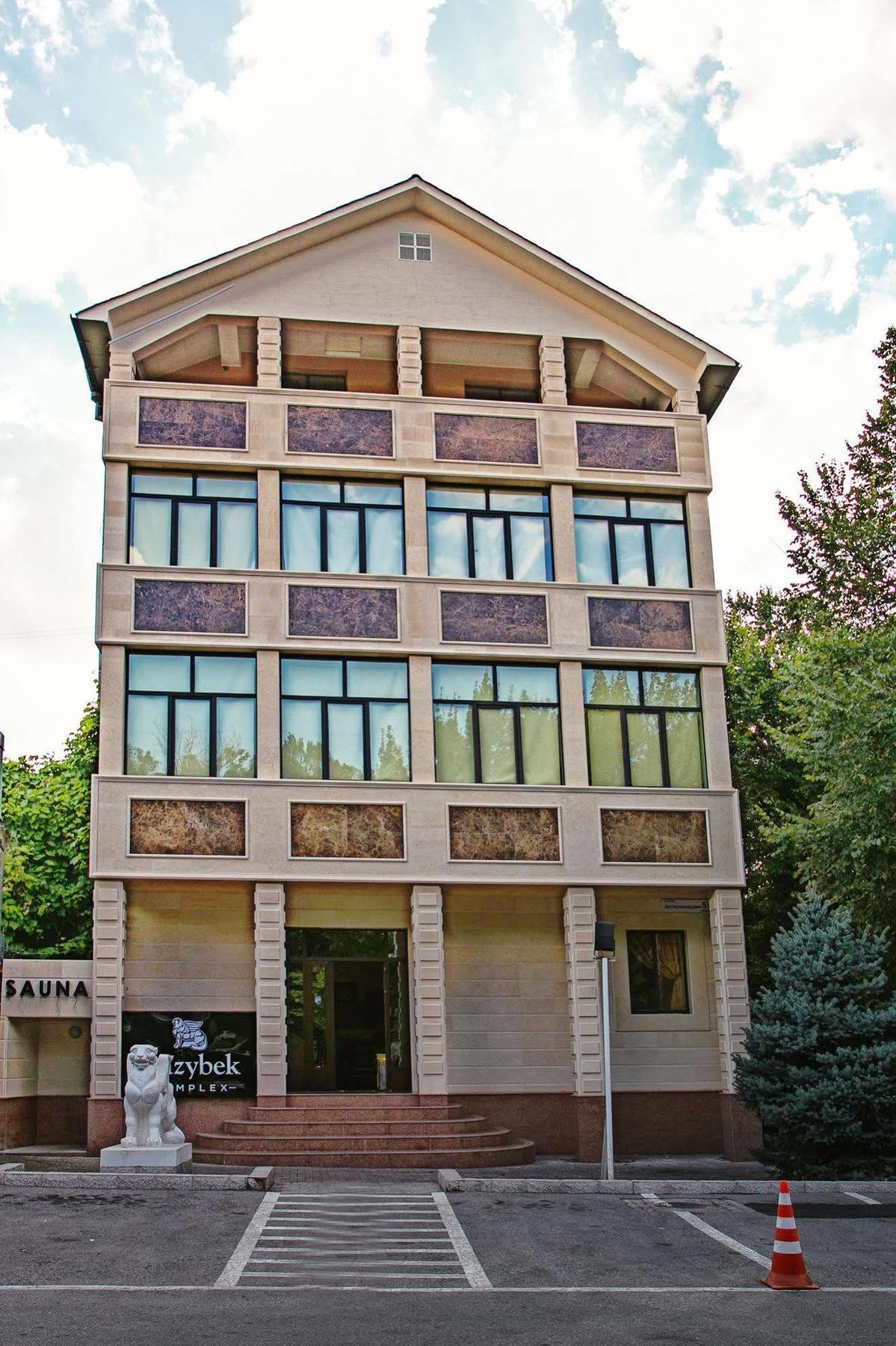 Qazybek Hotel Алмати Екстер'єр фото